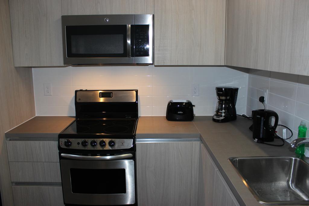Atlas Suites- Furnished Apartments-College Street, Торонто Екстериор снимка