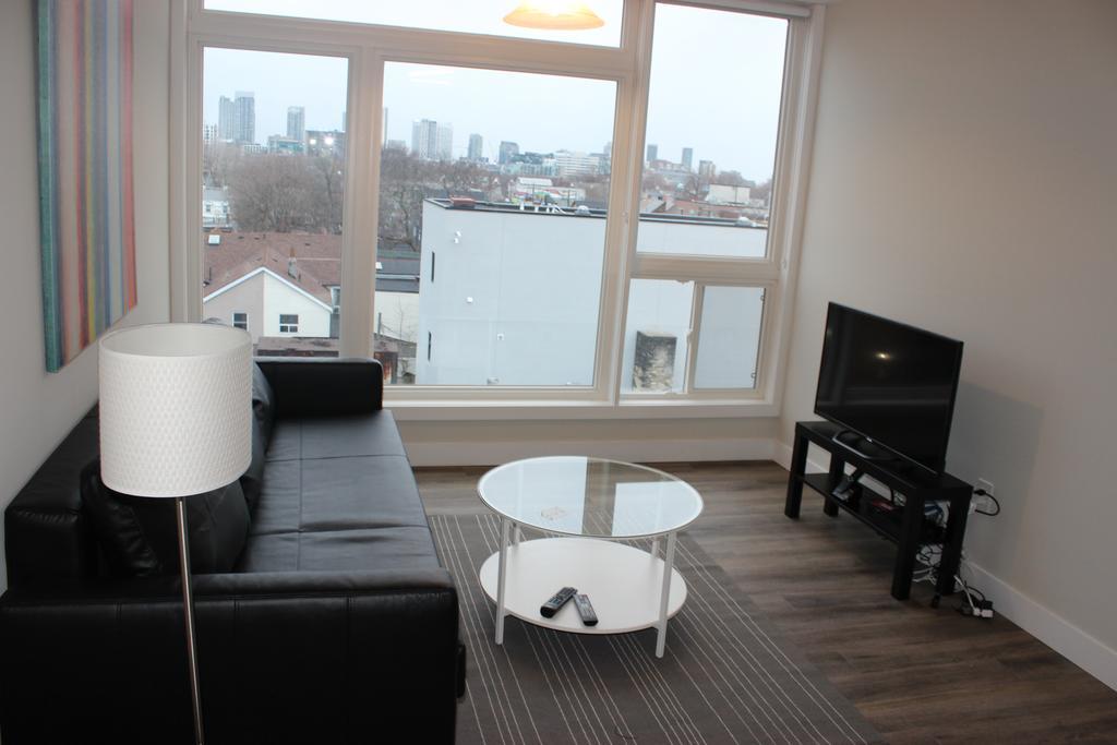 Atlas Suites- Furnished Apartments-College Street, Торонто Екстериор снимка