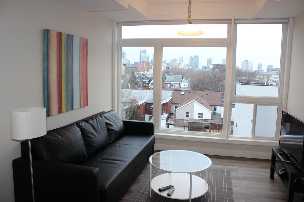 Atlas Suites- Furnished Apartments-College Street, Торонто Екстериор снимка