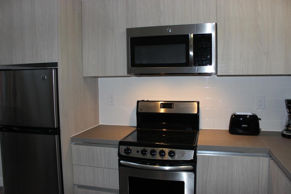 Atlas Suites- Furnished Apartments-College Street, Торонто Екстериор снимка