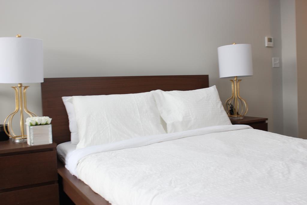 Atlas Suites- Furnished Apartments-College Street, Торонто Екстериор снимка