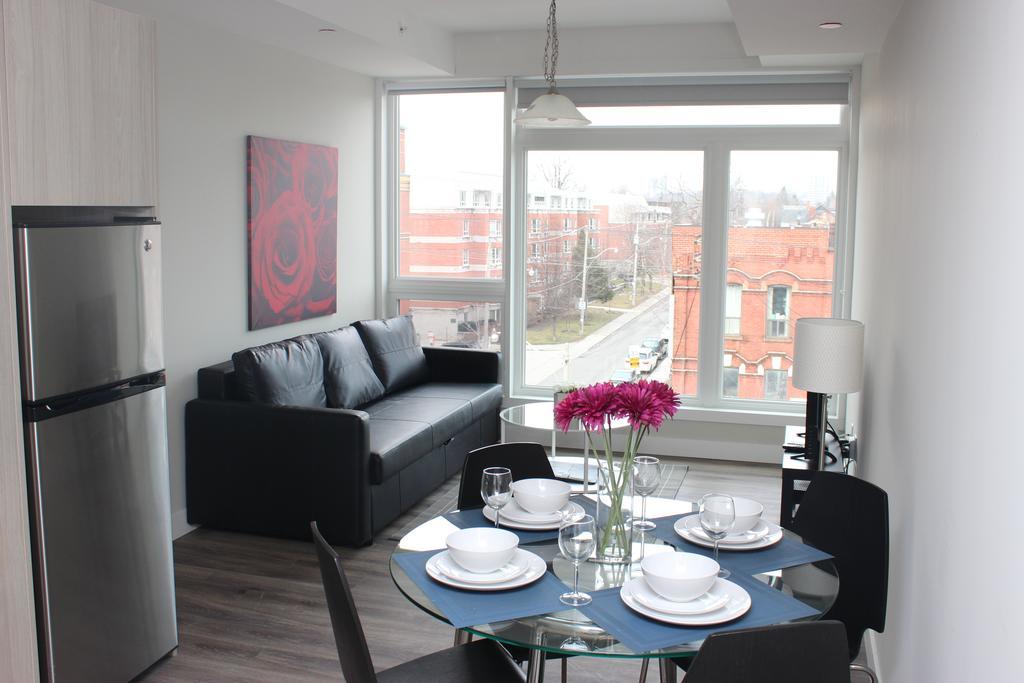 Atlas Suites- Furnished Apartments-College Street, Торонто Екстериор снимка