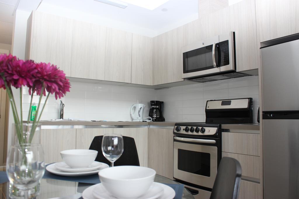 Atlas Suites- Furnished Apartments-College Street, Торонто Екстериор снимка