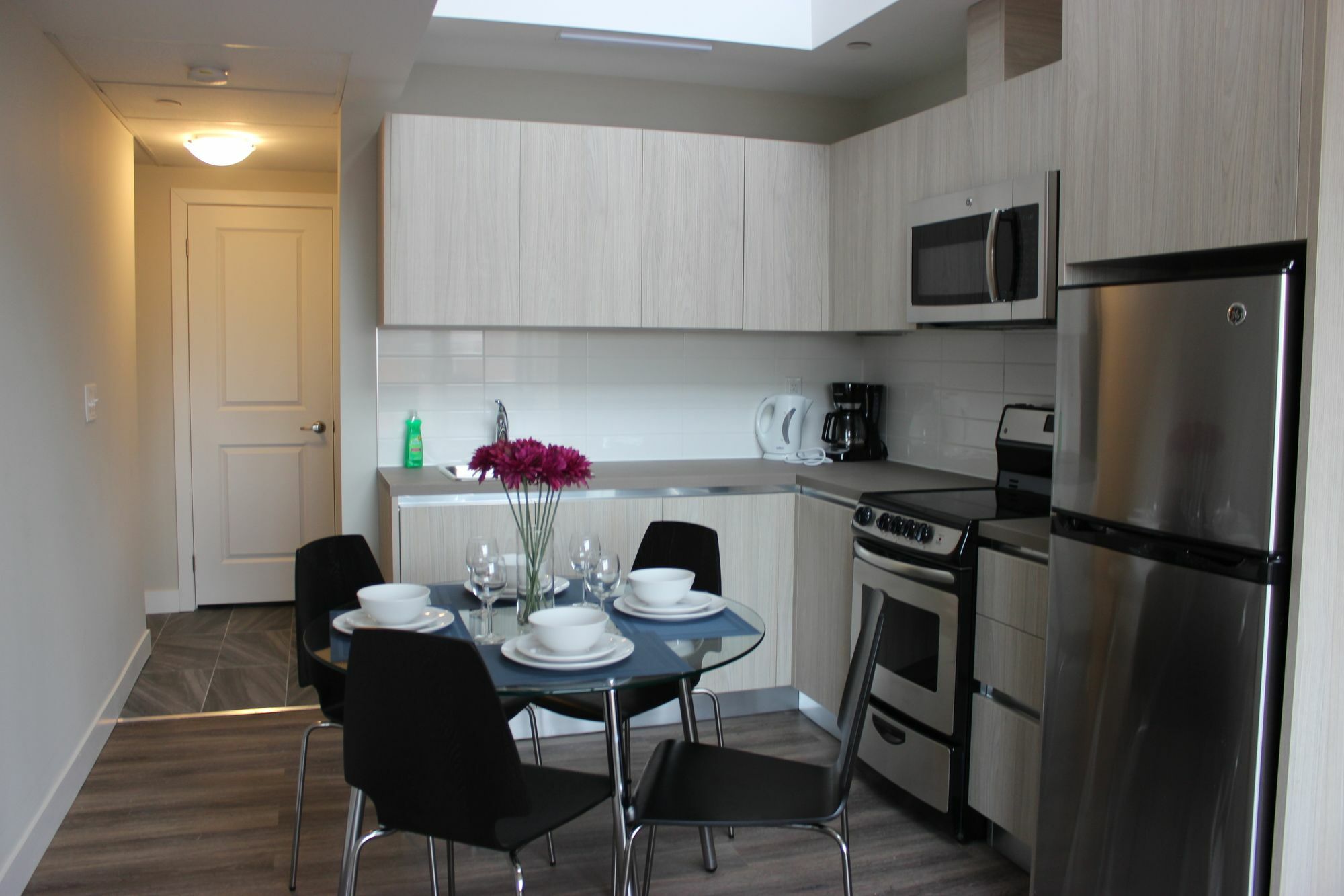 Atlas Suites- Furnished Apartments-College Street, Торонто Екстериор снимка