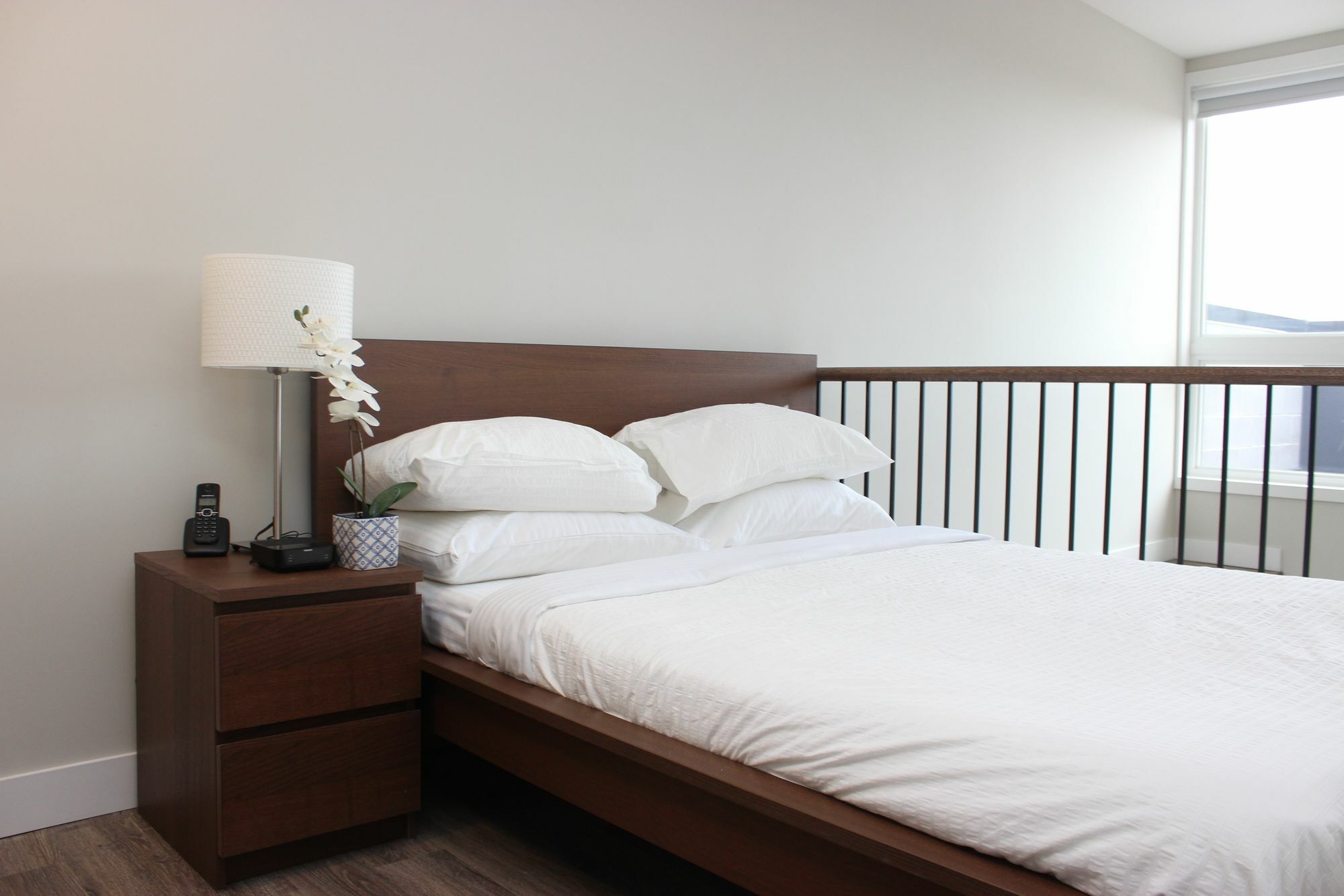 Atlas Suites- Furnished Apartments-College Street, Торонто Екстериор снимка